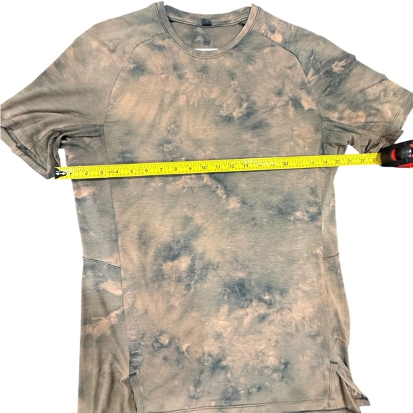 Lululemon Mens Shirt Size M Brown Tan Tie Dye License To Train L98-021-LTT - Picture 5 of 6